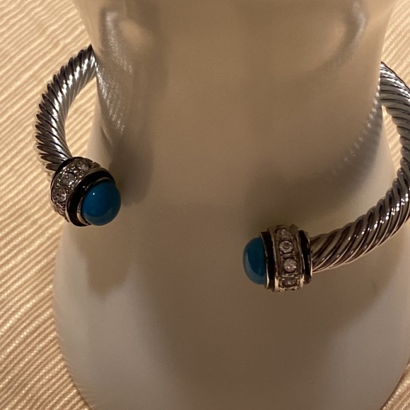 Cuff bracelet Silvertone - Picture 11 of 12